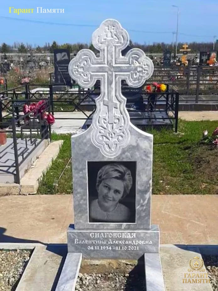 Памятник из мрамора Крест 4